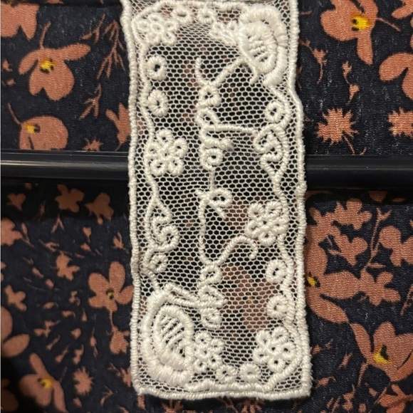 Sadie and Sage size small women’s long sleeve crop top. Navy Blue with Blush - Picture 3 of 7